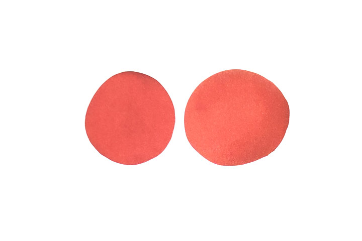 步骤1：搓两个红色圆球