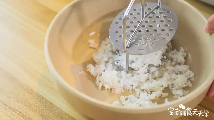 第4步：耐心压碎米饭，至其粘稠