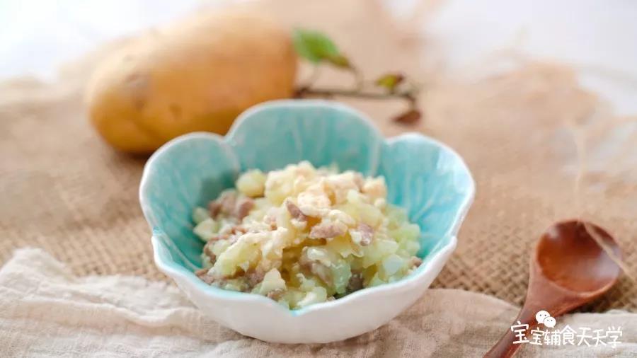 第8步：豆腐的嫩滑让土豆和肉沫的口感都非常好，宝宝会喜欢的！