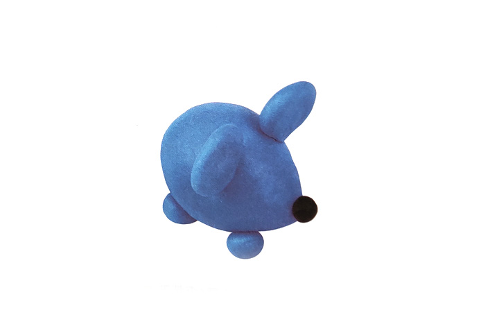 步骤4：把耳朵、鼻子和四肢固定在身体上。