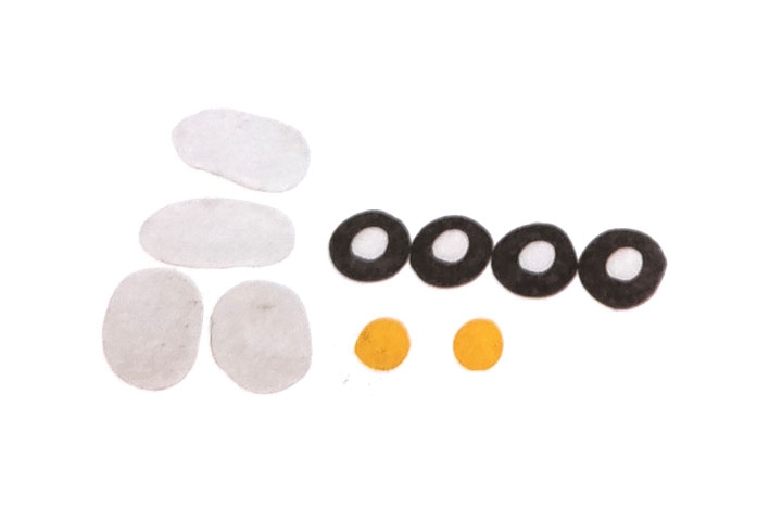 步骤3：用白泥、黑泥和黄泥捏出车窗、车轮和车灯。