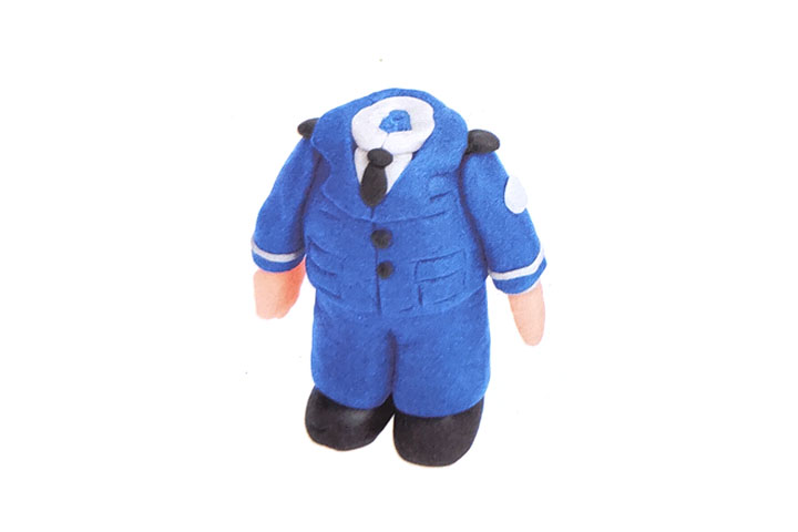 步骤7：把手臂和肩章固定在上身。