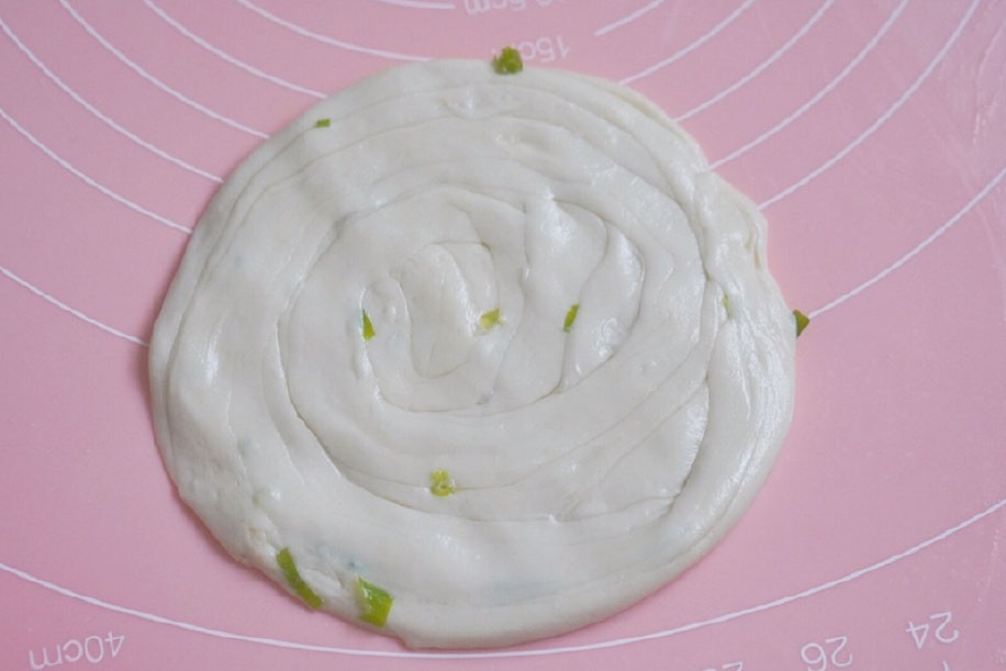 第12步：醒发20分钟后，压扁。