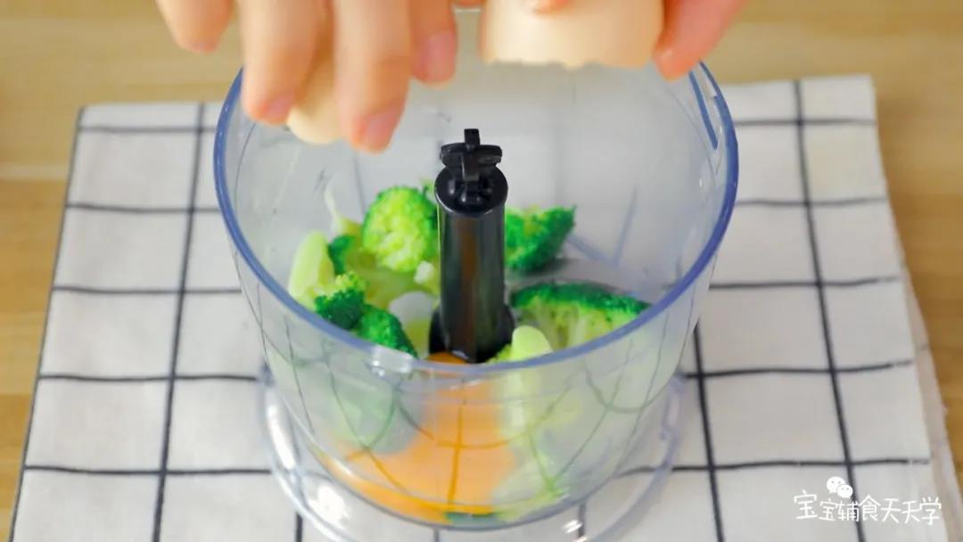 第4步：加入一颗鸡蛋