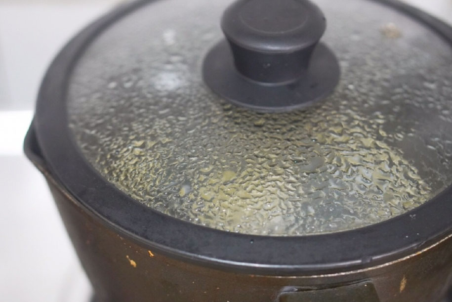 第3步：煮三分钟后，关火，盖锅盖焖8分钟左右。