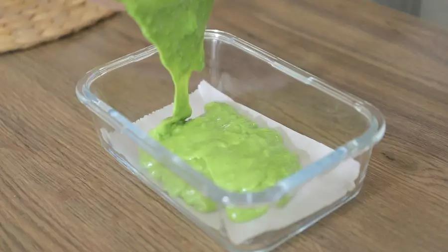 玻璃盒铺上油纸，倒入面糊，冷藏3小时以上