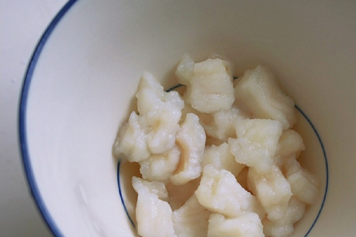 煮好的鱼肉，捞出备用。