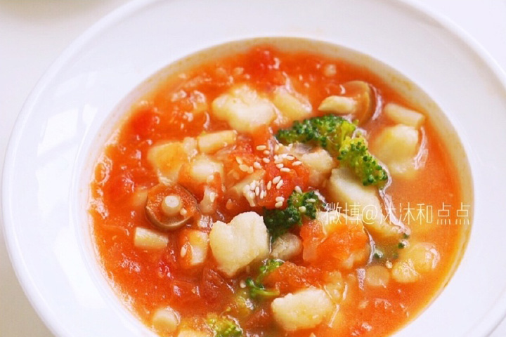 色泽诱人，好吃又营养的番茄蔬菜巴沙鱼就做好啦。