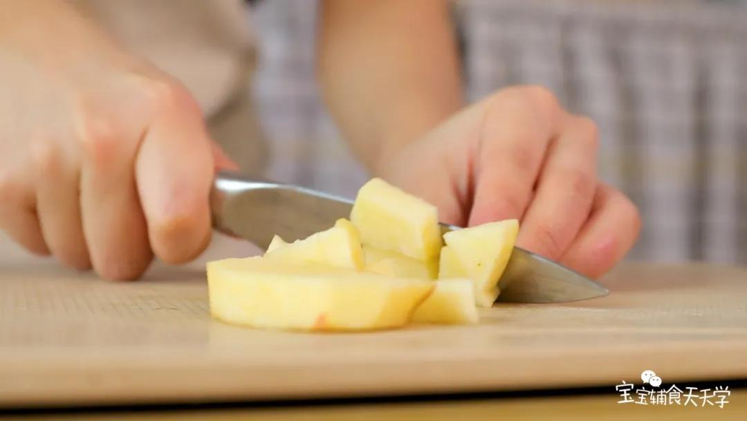 把苹果去皮切小块