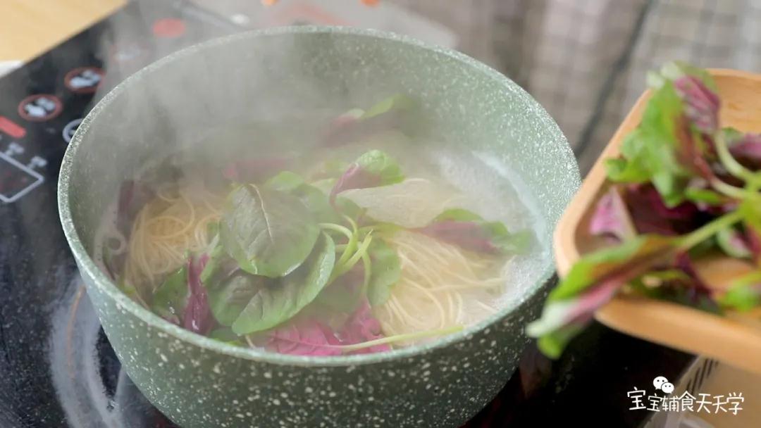 加入苋菜，煮2-3分钟