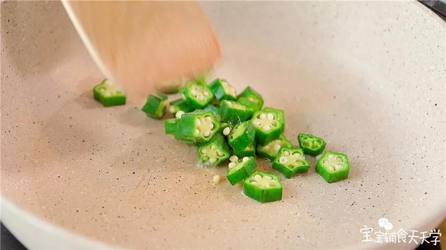 第6步：倒入秋葵翻炒