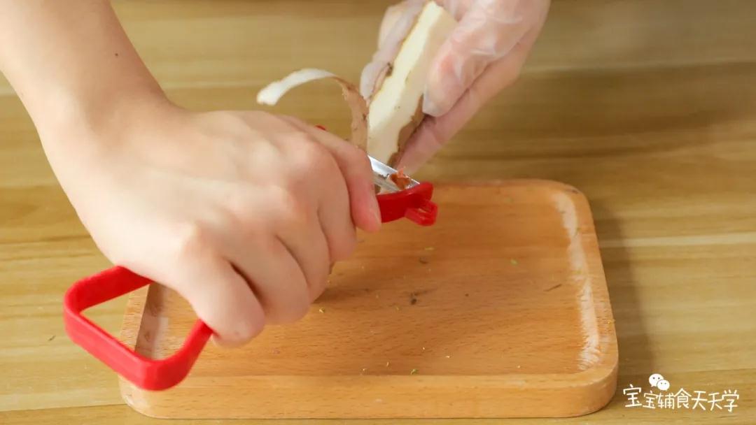 山药去皮，切成小块