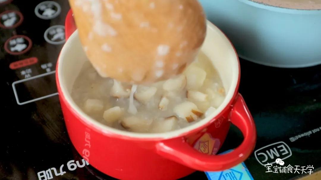 出锅后加入虾皮粉调味即可