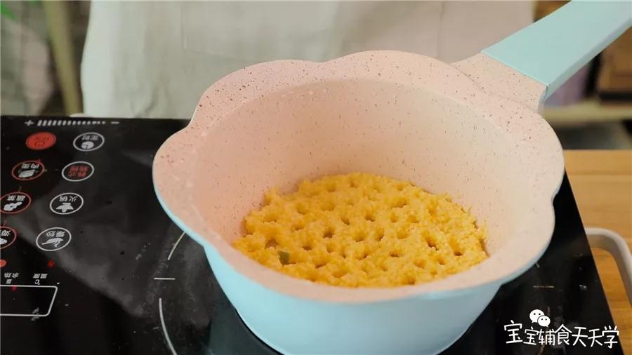 第7步：煮至小米吸饱水分，涨大