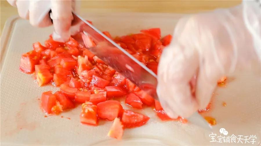 第3步：西红柿切碎