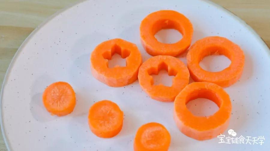 用模具去芯（没有印花模具的可以用小刀在中间挖个洞）