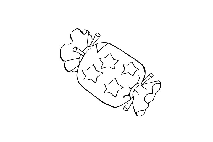 步骤5：接着给糖纸画上五角星图案，小朋友们如果有喜欢的其他图案也可以画上去哦~~图案大小要均匀。