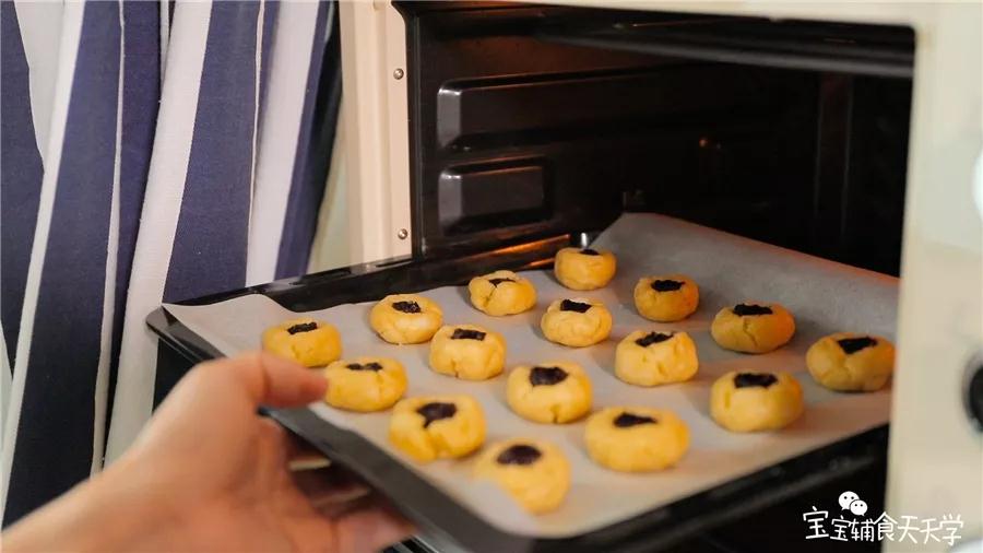 烤箱预热180度，烤15-20分钟即可