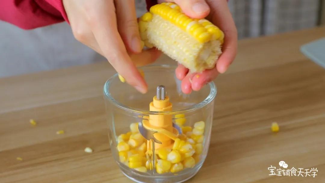 把玉米剥成粒