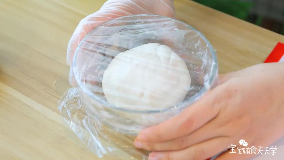 第5步：和成光滑、偏软的面团