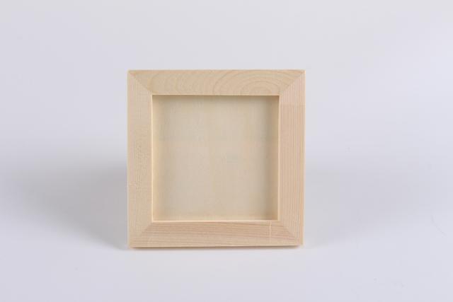 步骤1：首先我们要准备一个画框。