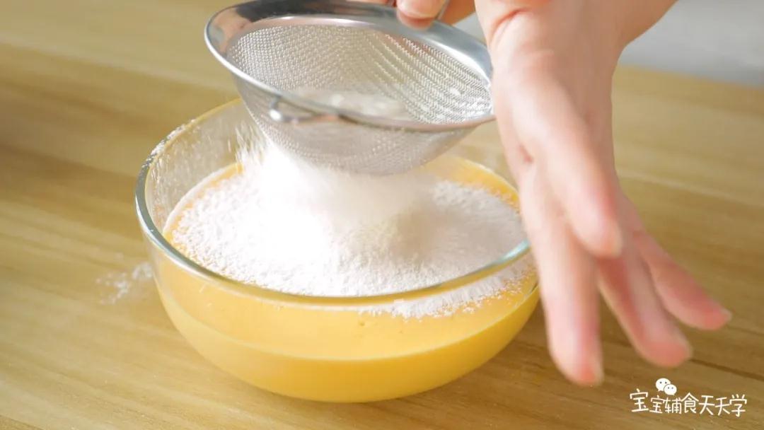 加入过筛的面粉