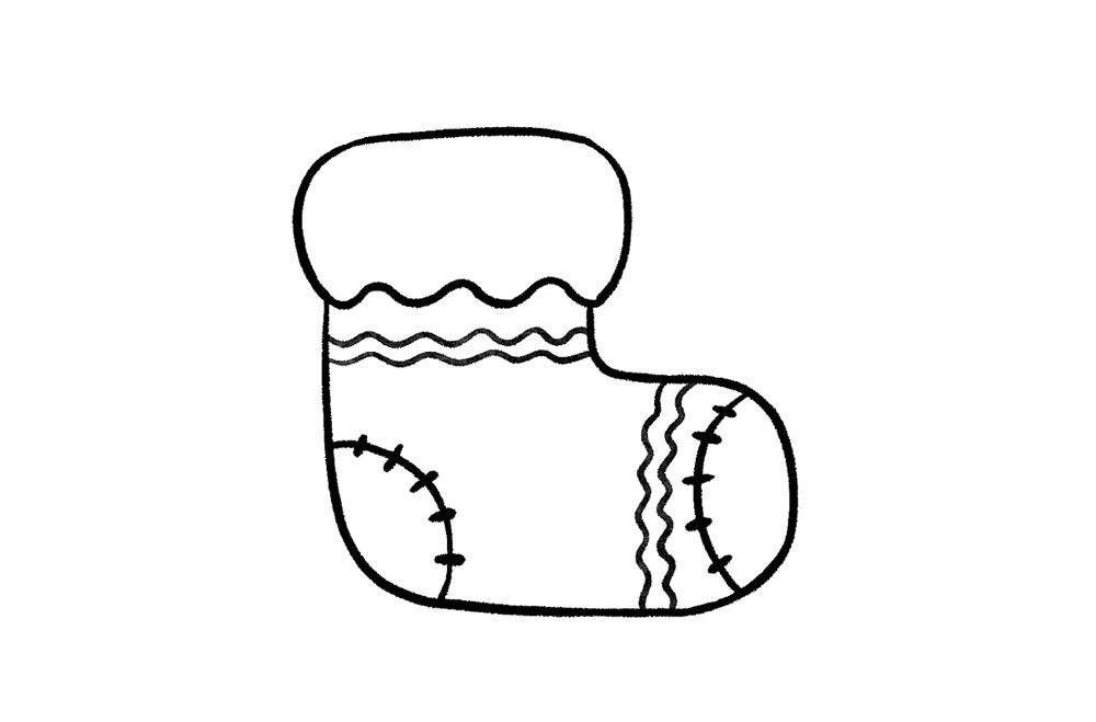 步骤6：小朋友们也可以根据自己的喜好来装饰圣诞袜。