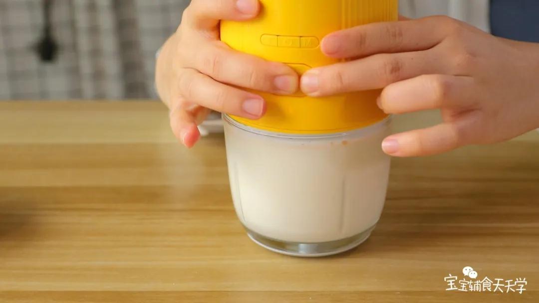 搅拌成细腻的液状