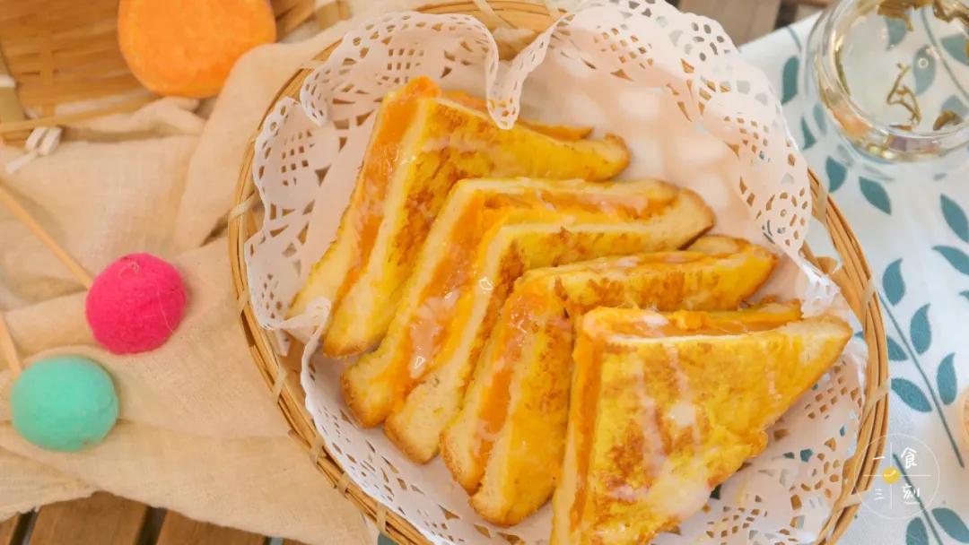 第11步：外酥里软，红薯泥的甘甜和芝士浓郁的奶香味非常搭，香喷喷热腾腾，冬日吃它真的暖入心！