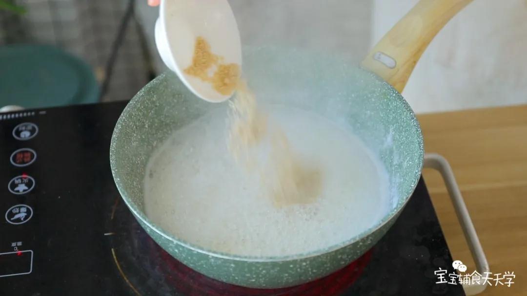 撒上海鲜粉即可