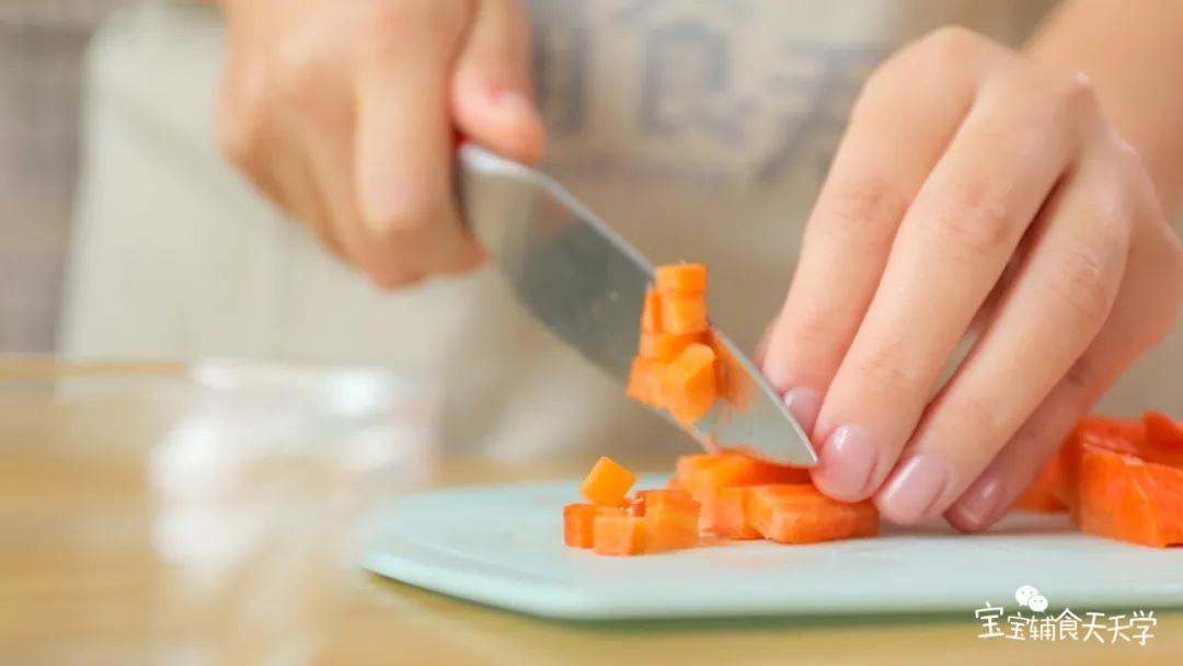 胡萝卜去皮切成丁