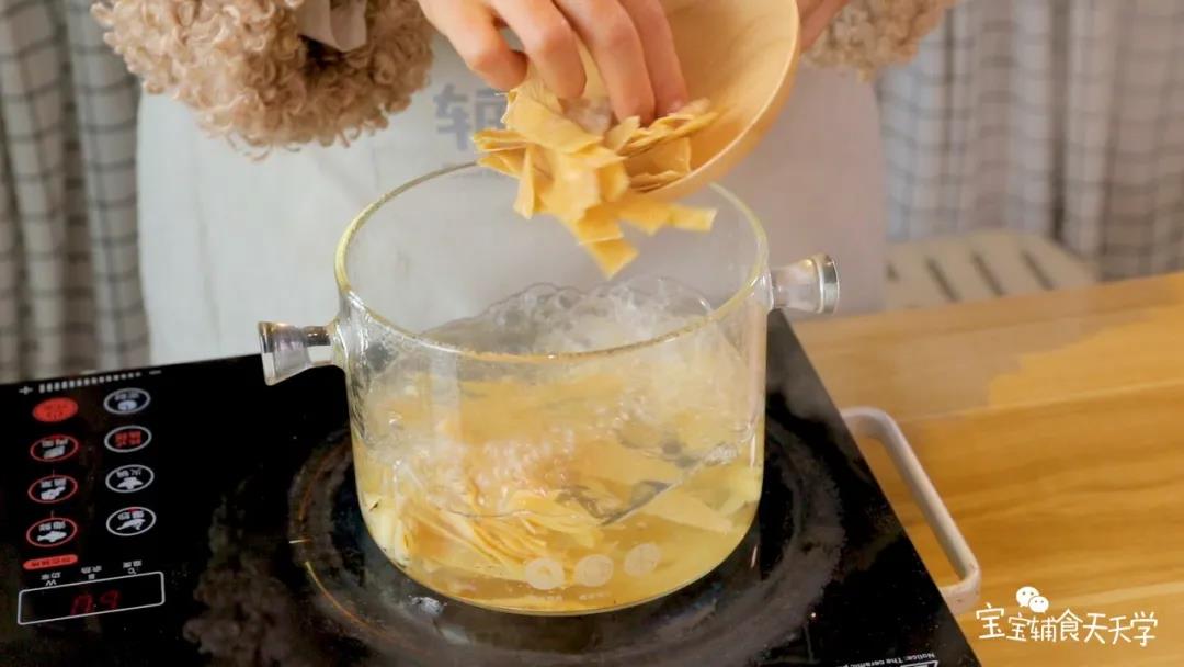 水开后，放入腐皮