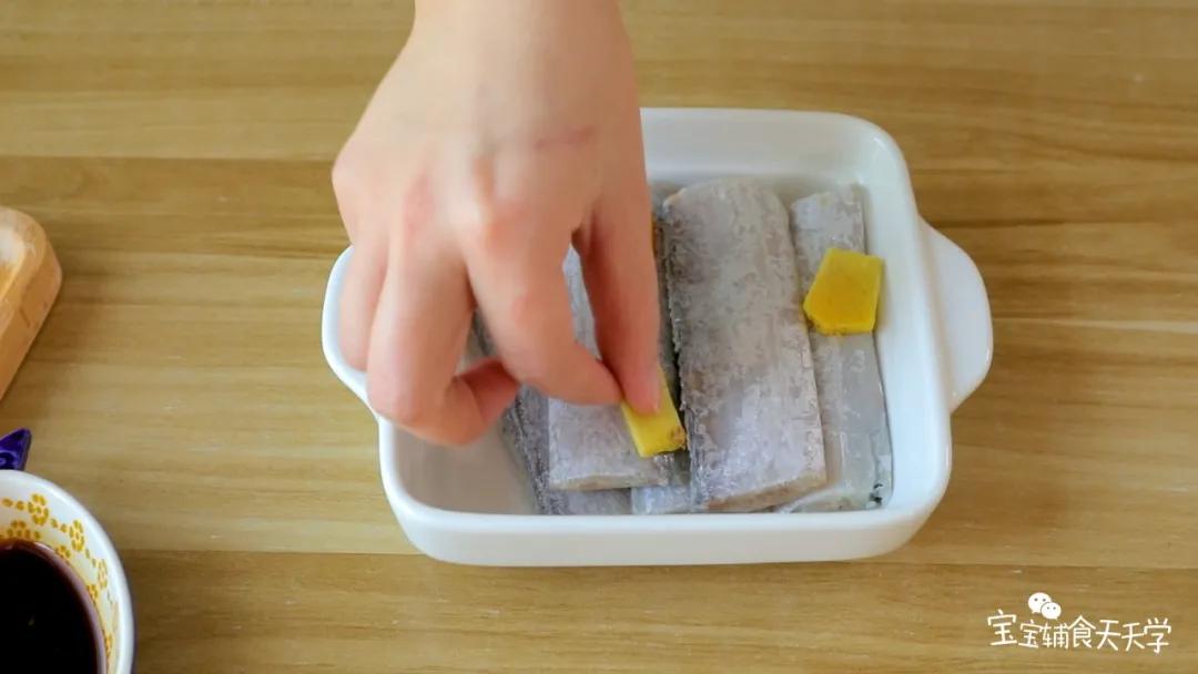 姜片放在带鱼，去腥