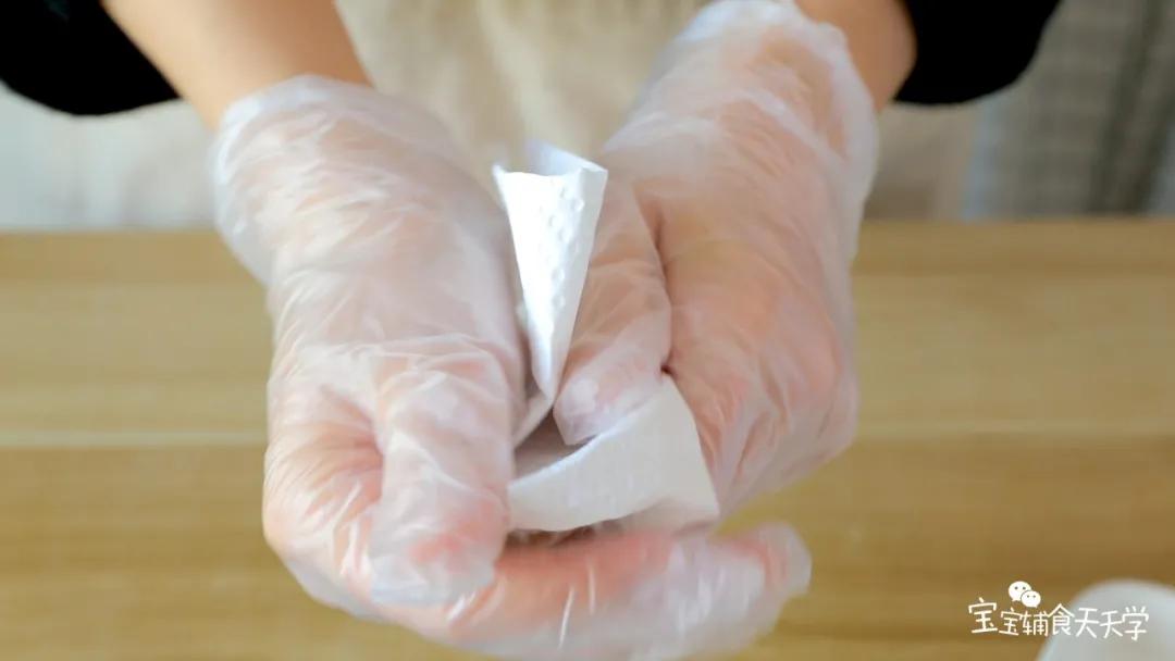 煎之前用厨房纸把带鱼的水分吸干