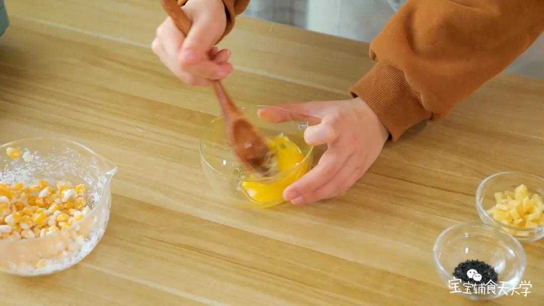 第6步：鸡蛋打成蛋液