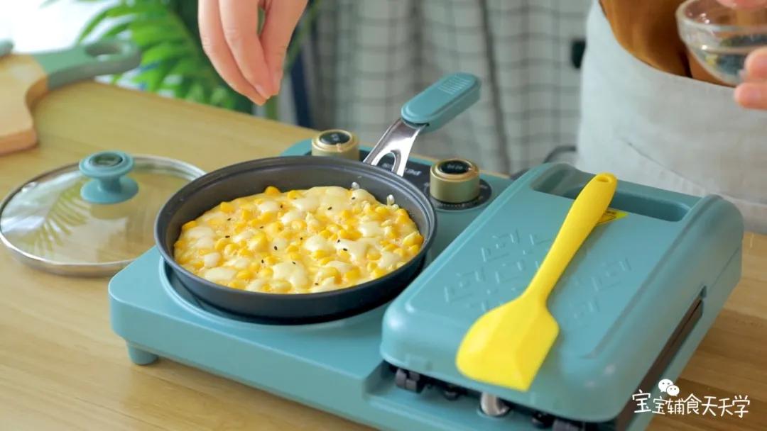 第10步：焖至完全凝固，奶酪融化，撒上黑芝麻即可