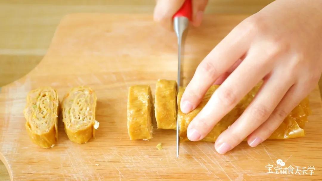 第10步：蒸熟后取出，稍微晾凉一点，切成段就好啦