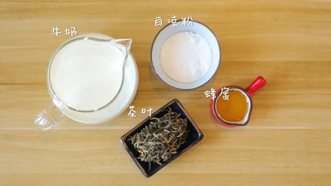 食材准备：茶水/600克，白凉粉/30克，鲜奶/400毫升，蜂蜜/适量