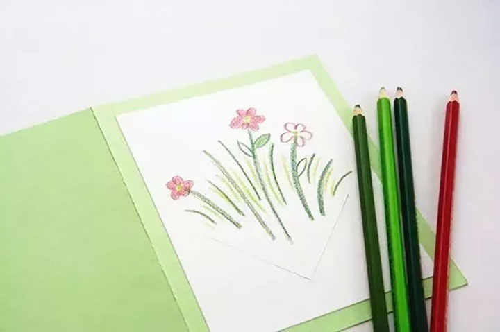 步骤6：利用彩色铅笔（也可选用水彩笔）手绘。