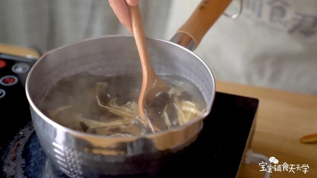 搅拌均匀煮至沸腾