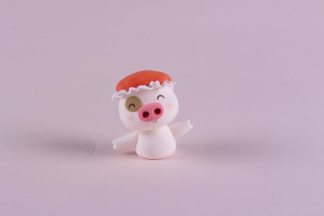 步骤8：做出两只胳膊粘好。