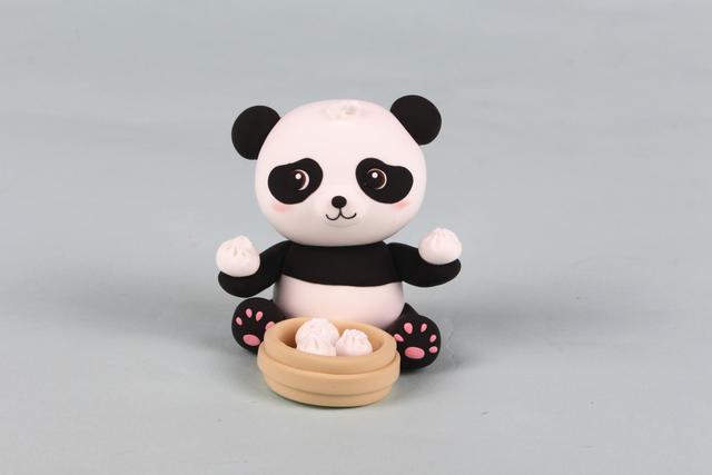 步骤8：两个包子不够？再来一笼，放在熊猫面前。