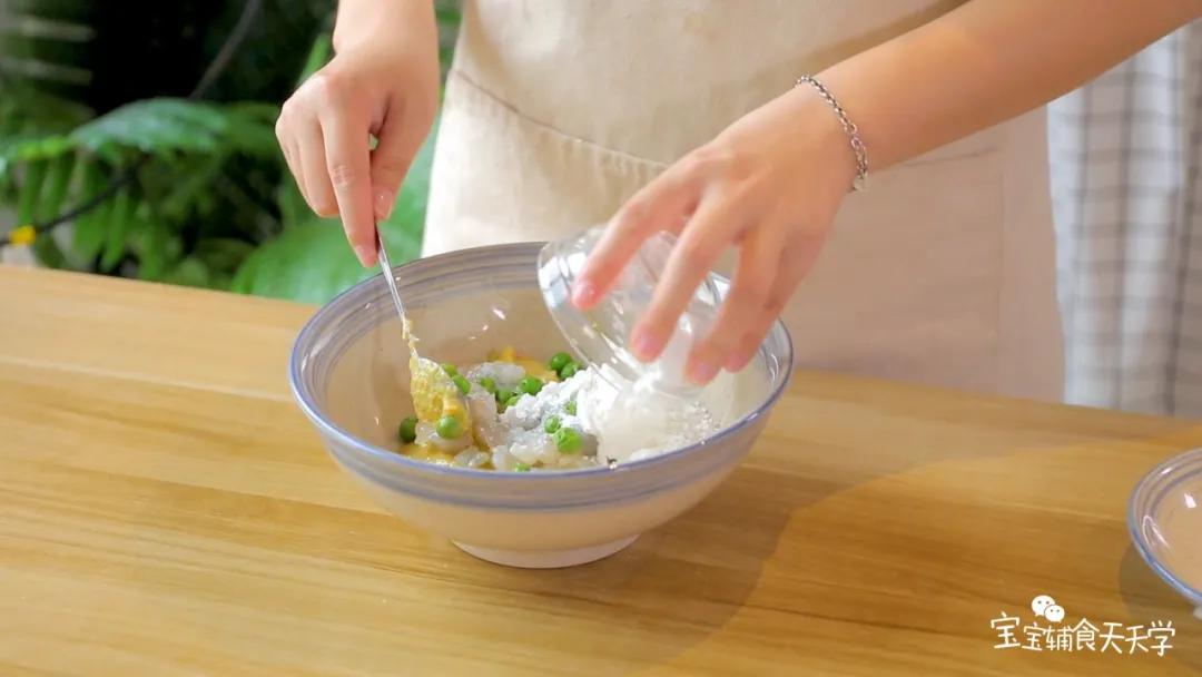 第8步：加入淀粉，搅上劲