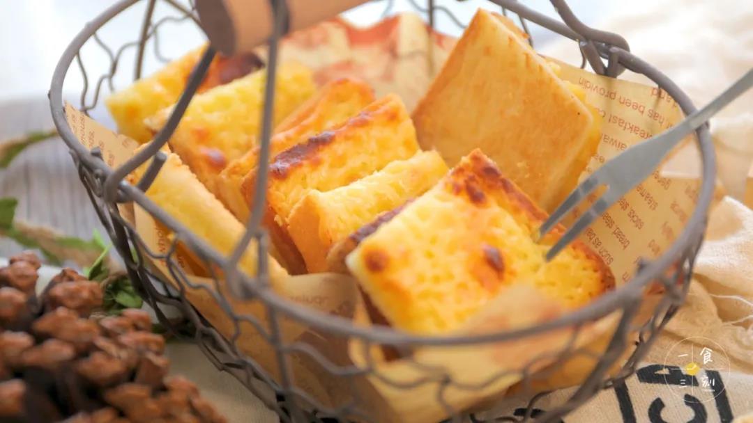 第9步：轻松几步，就能把简单普通的吐司片变成精致可口的甜品。作为早餐、下午茶都非常适合呢！