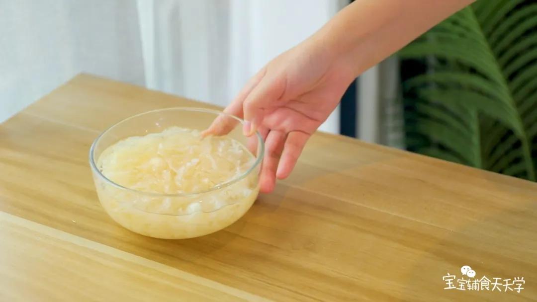 干银耳用清水泡发