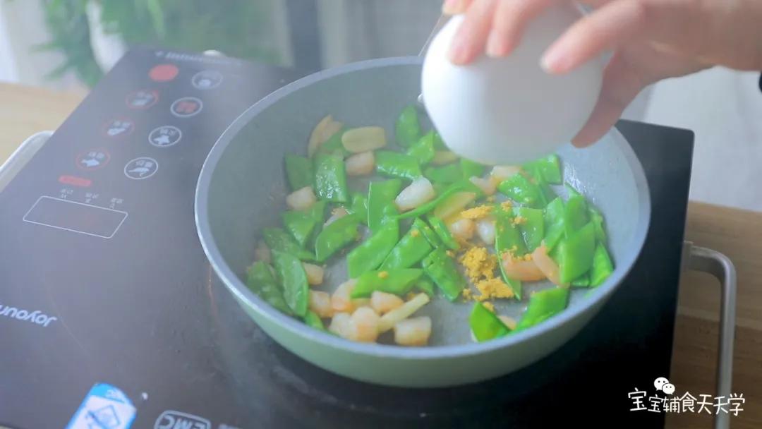 加入松茸粉炒香至软熟即可