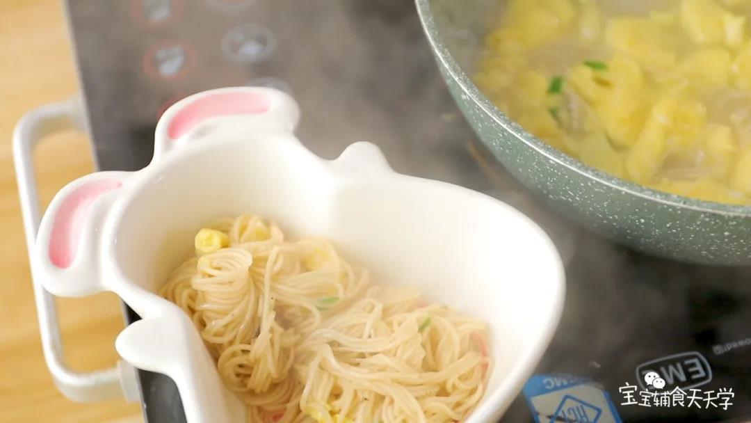 盛出后撒上炒香的紫菜即可