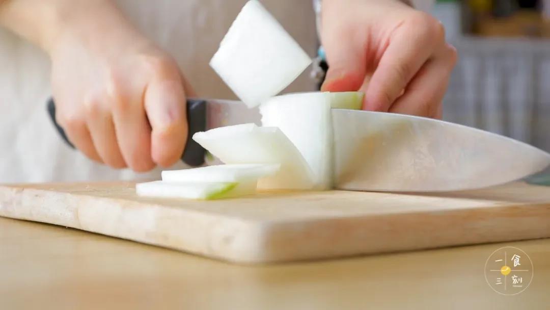 冬瓜去皮切厚片