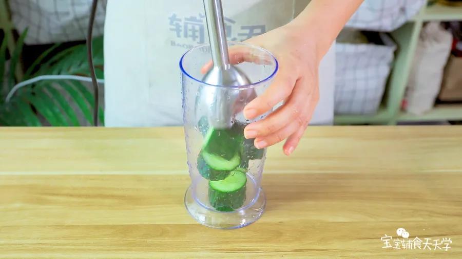 青瓜切块放入搅拌机