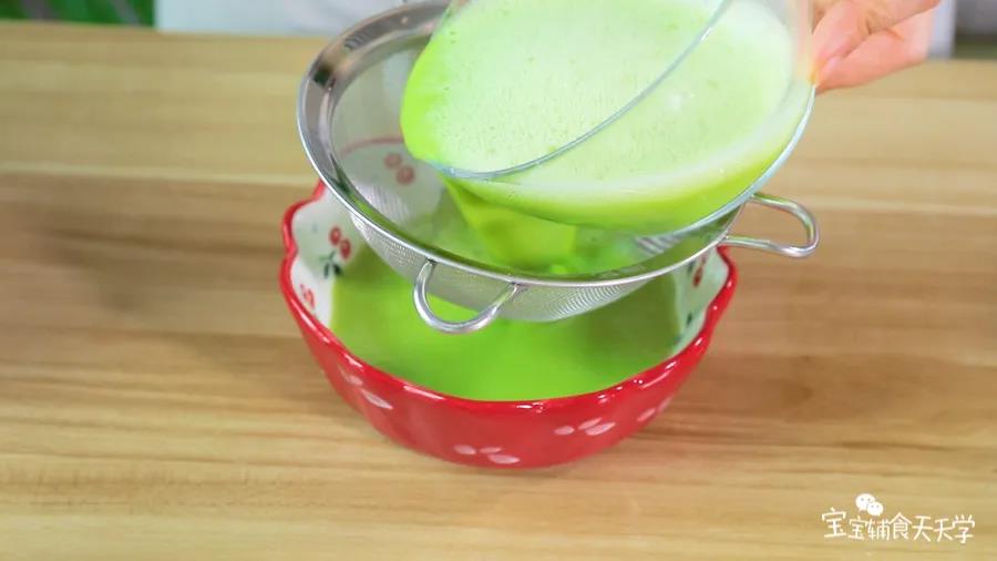 过筛入一个浅口的容器里